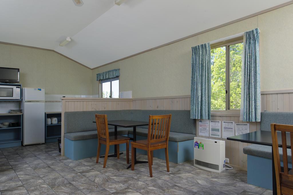 Rainbow Pines Tourist Caravan Park Adaminaby Exterior photo
